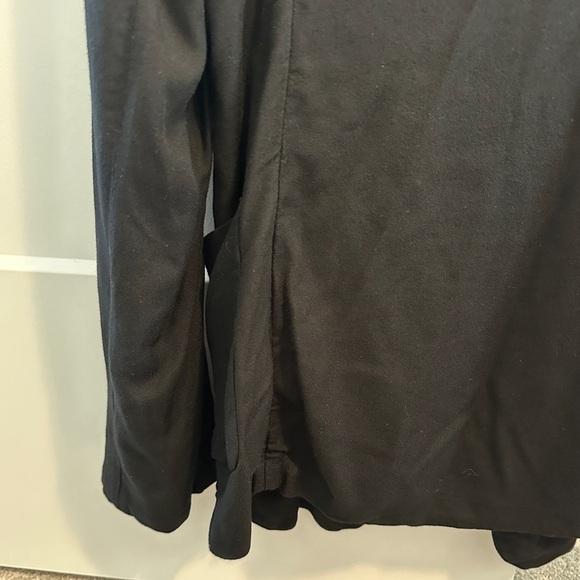 Aritzia Talula Black Light Blazer Size 4 - Picture 7 of 11